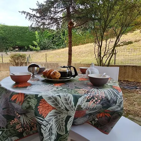 Apartment T2 55m² Confort Avec Jardin. Cuisine Et Equipements Neufs. Wifi Tv Parking